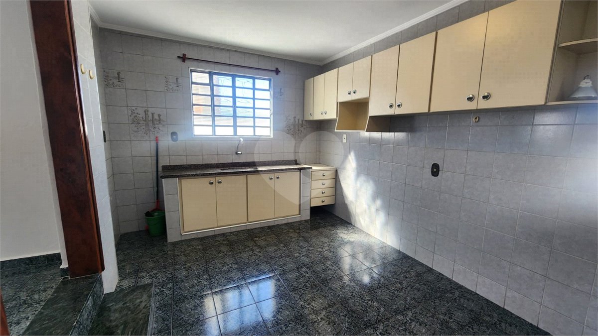 Casa à venda com 3 quartos em Vila Ramaciotti, Valinhos, SP