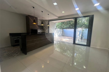Casa à venda com 3 quartos, sendo 1 suíte, no condomínio Jardim Guarujá, Salto - SP