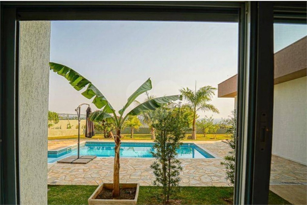Casa à venda com 4 quartos, sendo 2 suítes, no condomínio Residencial Jardim Primavera, Louveira - SP