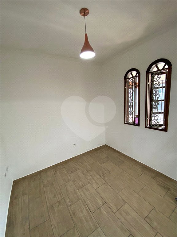 Sobrado à venda com 4 quartos, sendo 1 suíte, em Jardim Medina, Poá, SP