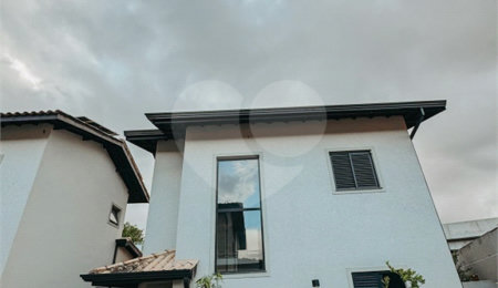 Casa à venda com 3 quartos, sendo 1 suíte,  no condomínio Residencial Marchant Buarque, Atibaia - SP
