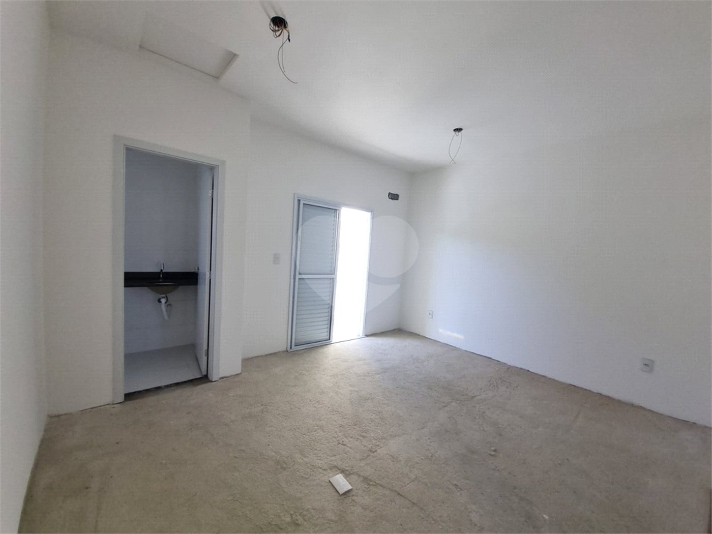 Casa à venda com 3 quartos, sendo 1 suíte, no condomínio Residencial Américo Figueiredo, Sorocaba - SP