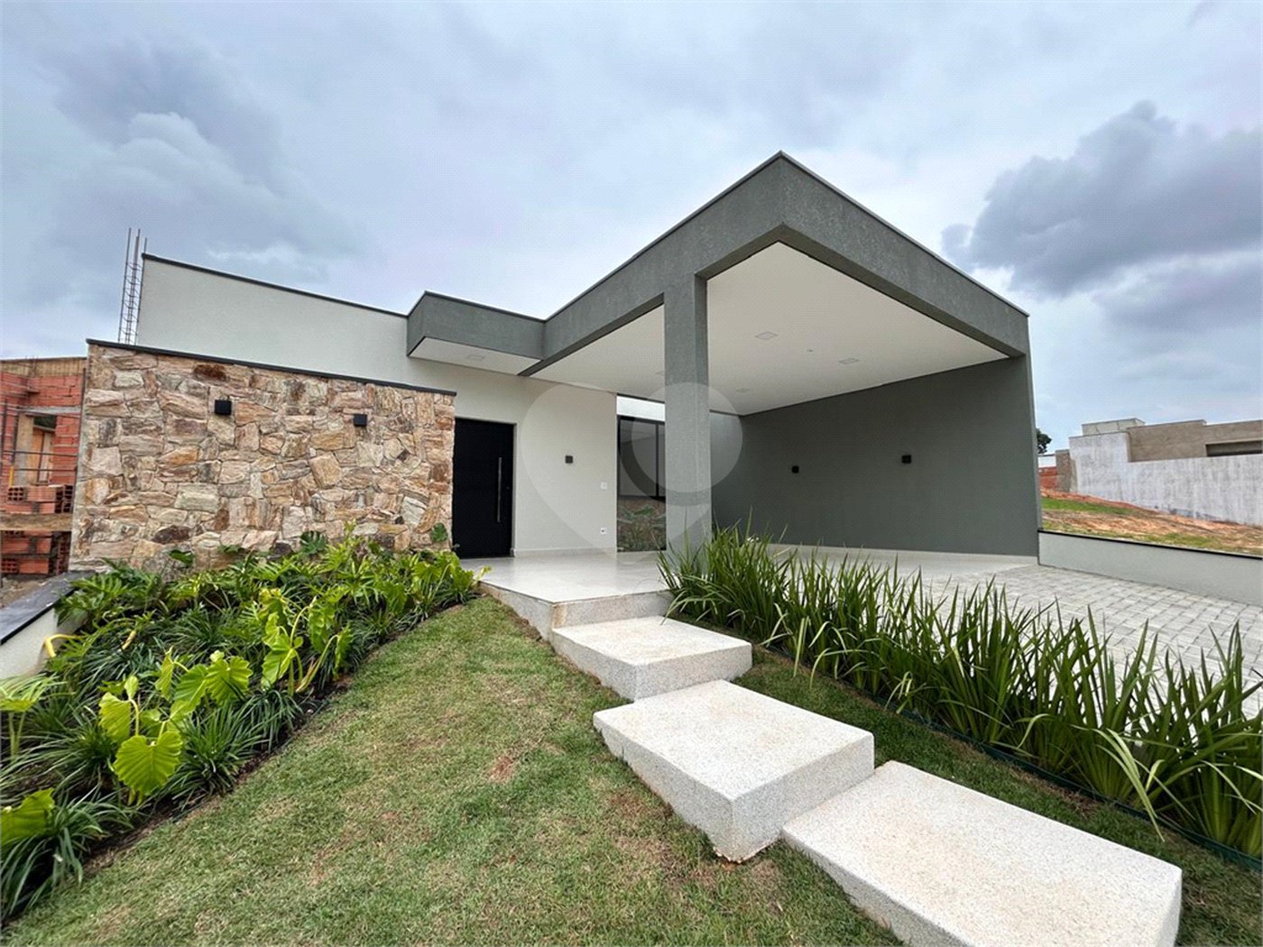 Casa à venda com 3 suítes no condomínio Helena Maria, Sorocaba - SP