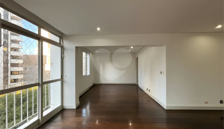 Apartamento à venda com 3 quartos, sendo 1 suíte,  em Cerqueira César, São Paulo, SP