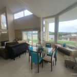 Casa à venda com 5 quartos, sendo 3 suítes, no condomínio Serra da Estrela, Atibaia - SP