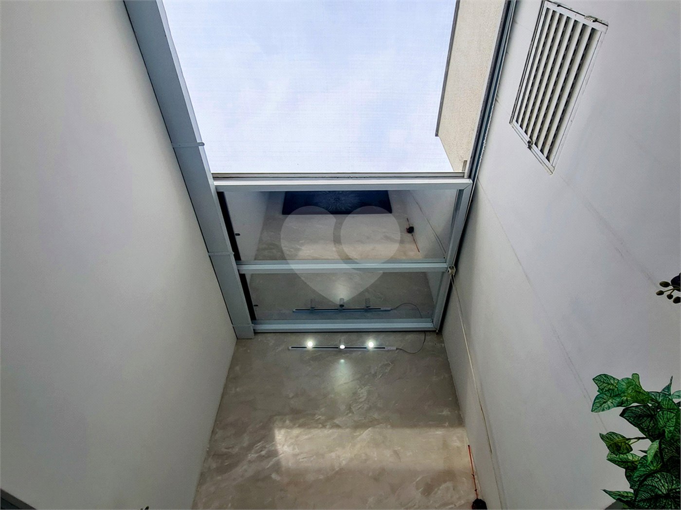 Casa à venda com 3 quartos, sendo 1 suíte, no condomínio Horto Florestal Iii, Sorocaba - SP