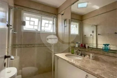 Sobrado à venda ou para alugar com 5 quartos, sendo 3 suítes, em Independência, São Bernardo do Campo, SP