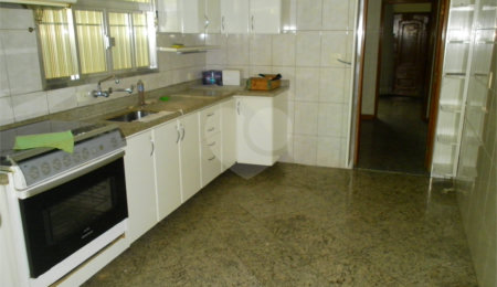 Sobrado à venda com 4 quartos em Vila Maria, São Paulo, SP