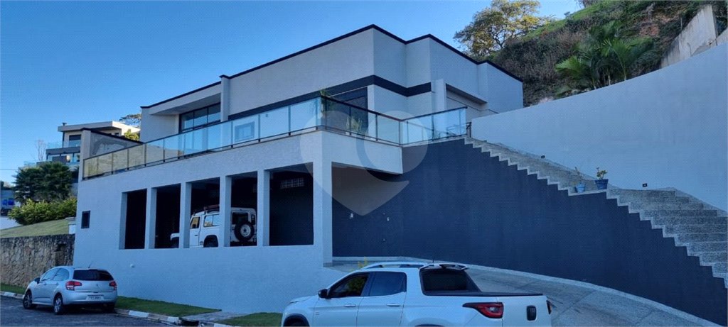Casa à venda com 4 suítes no condomínio Osato, Atibaia - SP