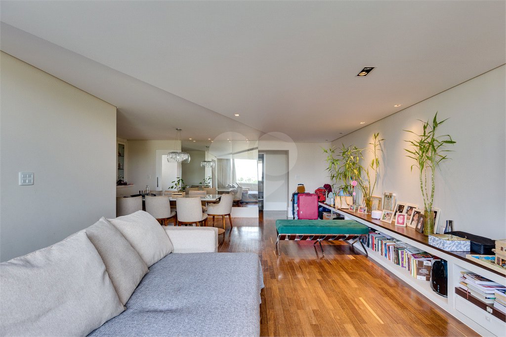 Apartamento à venda com 4 quartos, sendo 1 suíte, em Santo Amaro, São Paulo, SP