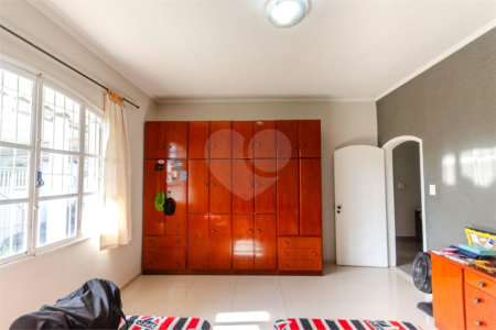 Casa à venda ou para alugar com 4 quartos, sendo 3 suítes,  em Jardim Vivan, São Paulo, SP