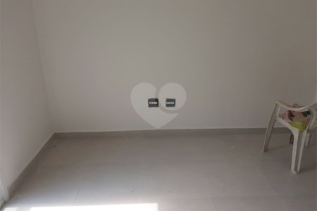 Sobrado à venda com 2 suítes em Vila Nivi, São Paulo, SP