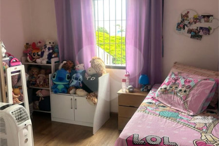 Sobrado à venda com 3 quartos, sendo 1 suíte,  em Vila Marari, São Paulo, SP