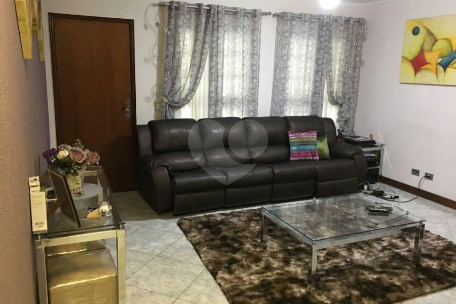 Casa à venda com 3 quartos, sendo 1 suíte, no condomínio Sobrado, São Paulo - SP