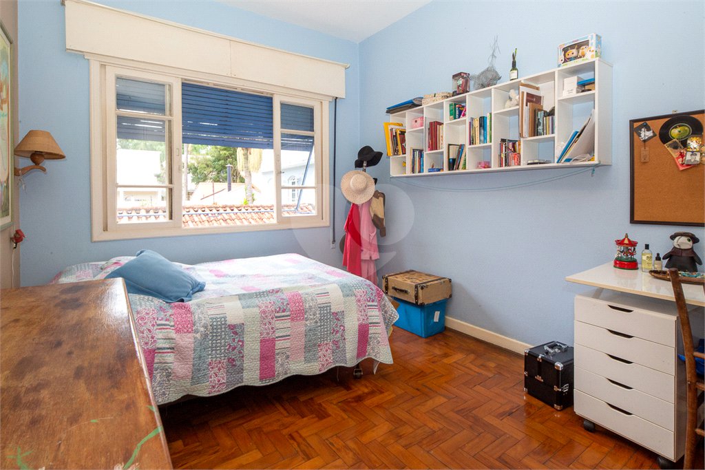Casa à venda com 3 quartos, sendo 1 suíte, em Alto da Boa Vista, São Paulo, SP