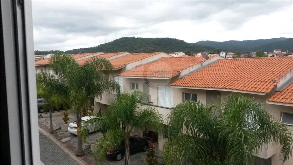 Casa à venda com 5 quartos, sendo 4 suítes, no condomínio Village St. Louis, São Paulo - SP