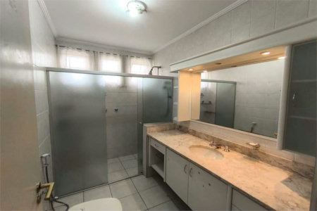 Casa à venda com 5 quartos, sendo 3 suítes, em Brooklin Paulista, São Paulo, SP