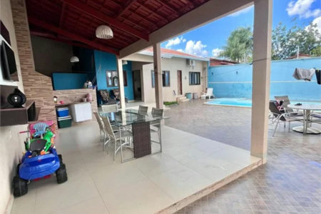 Casa à venda com 6 quartos, sendo 1 suíte,  no Centro, Balsas, MA