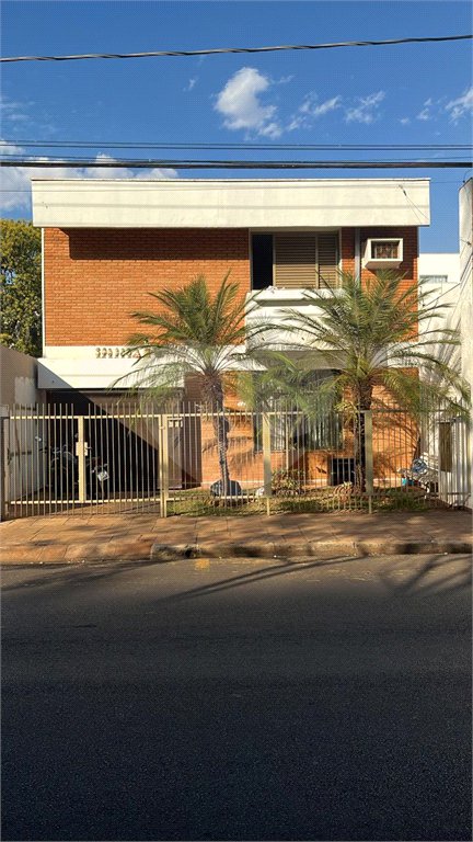 Sobrado à venda com 4 quartos, sendo 1 suíte, no Centro, Araraquara, SP