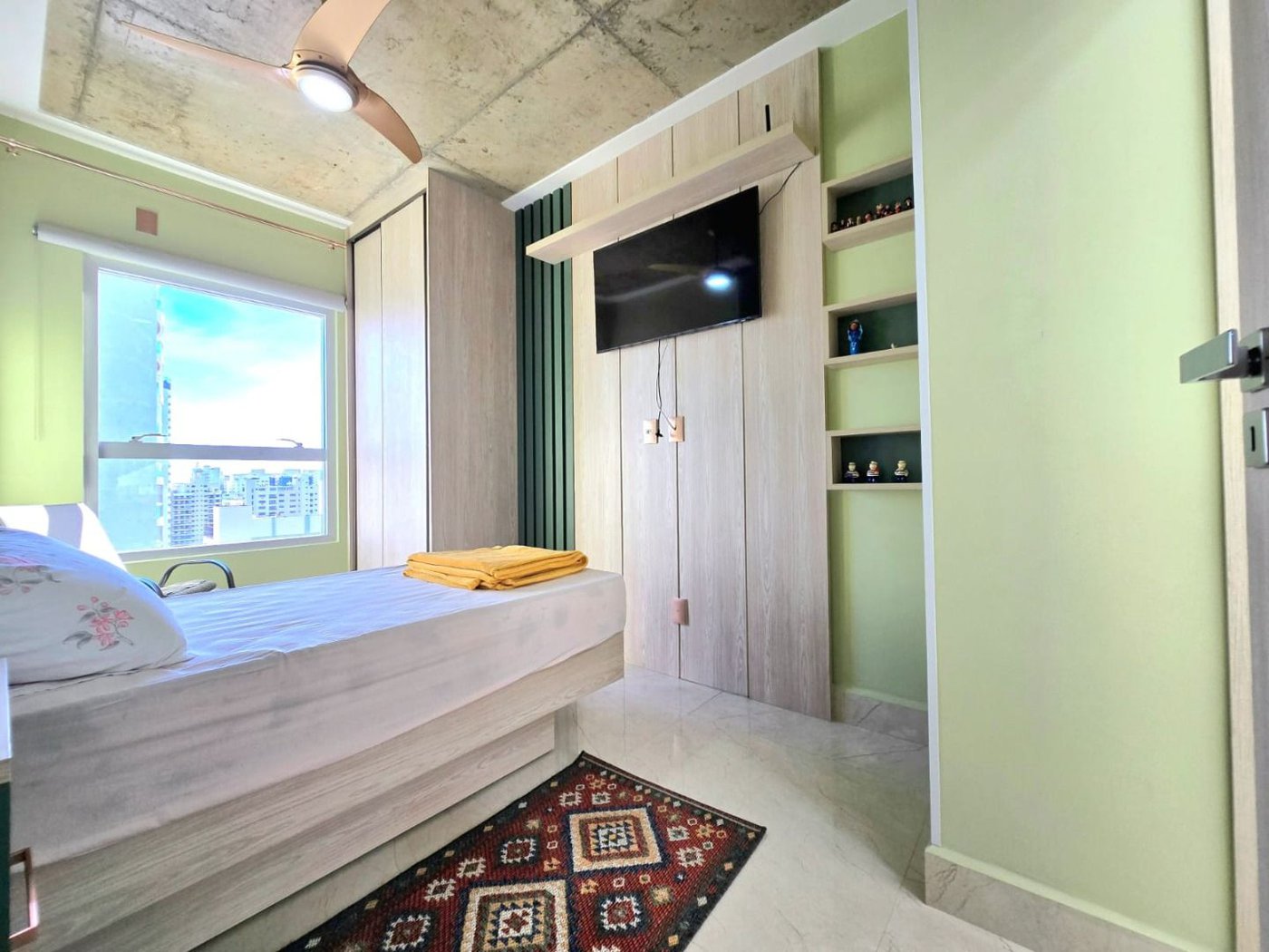 Apartamento com 2 dormitórios à venda, 74 m² por R$ 1.010.000,00 - Embaré - Santos/SP