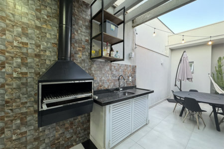 Casa à venda com 3 quartos, sendo 1 suíte, no condomínio Jardim Guarujá, Salto - SP