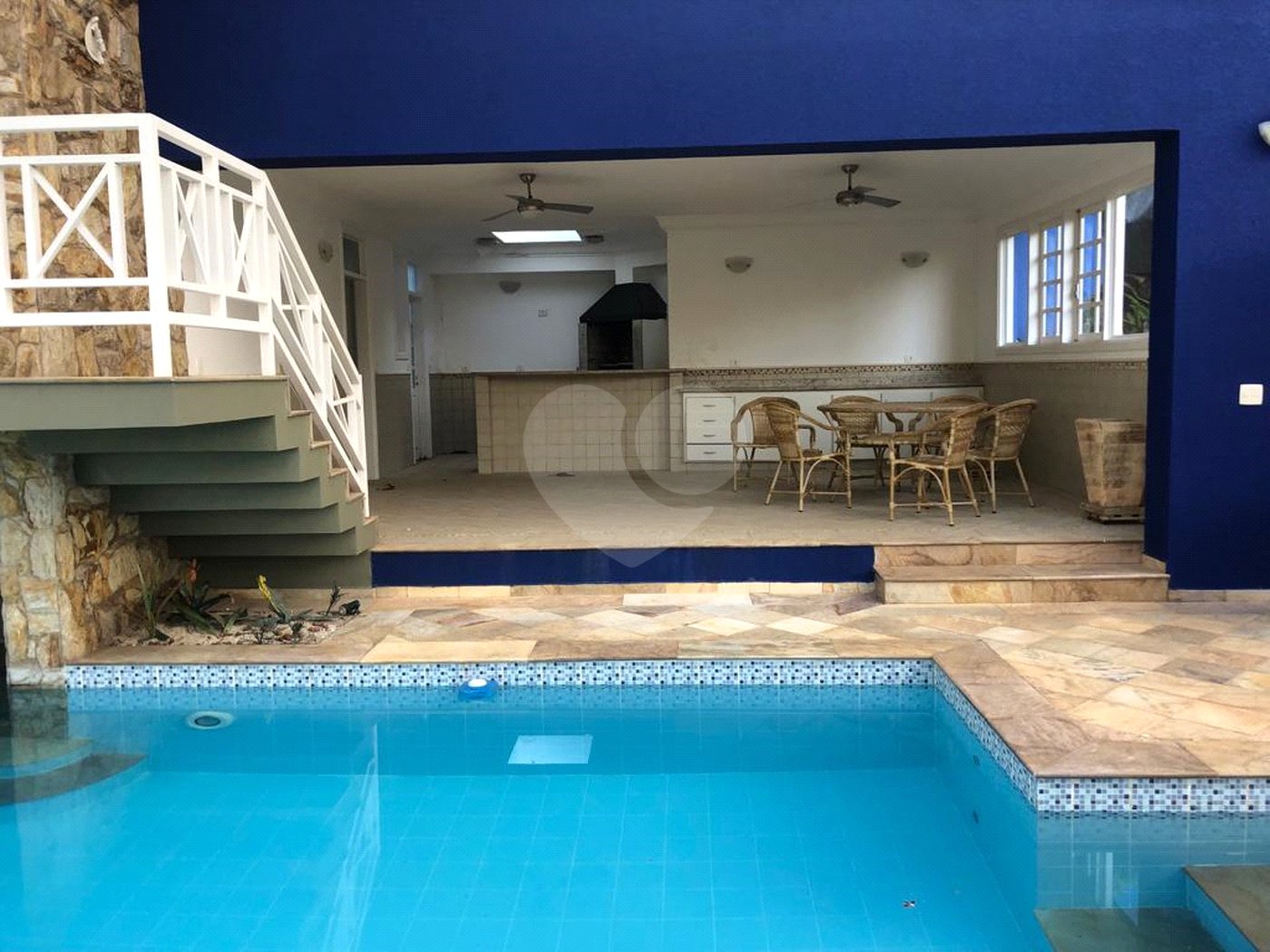 Casa à venda com 4 suítes no condomínio Osato, Atibaia - SP