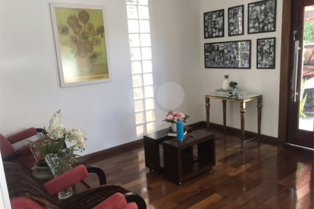 Casa à venda com 4 quartos, sendo 2 suítes,  no condomínio Conjunto Residencial Green Village I, Mogi das Cruzes - SP