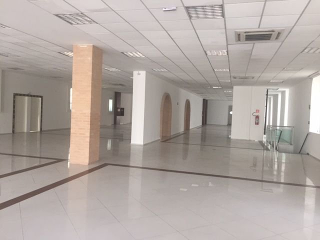 Prédio Comercial de Grande Porte no Centro Histórico de Santos para Venda Ou Aluguel