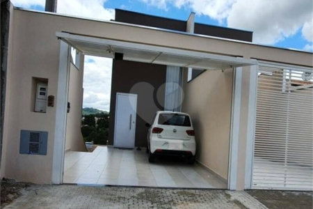 Casa à venda com 3 quartos, sendo 1 suíte, em Vila Santa Rosália, São Roque, SP