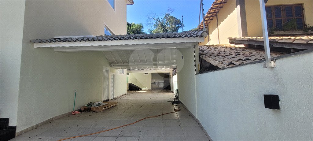 Sobrado à venda com 4 quartos, sendo 2 suítes, em Vila Irmãos Arnoni, São Paulo, SP