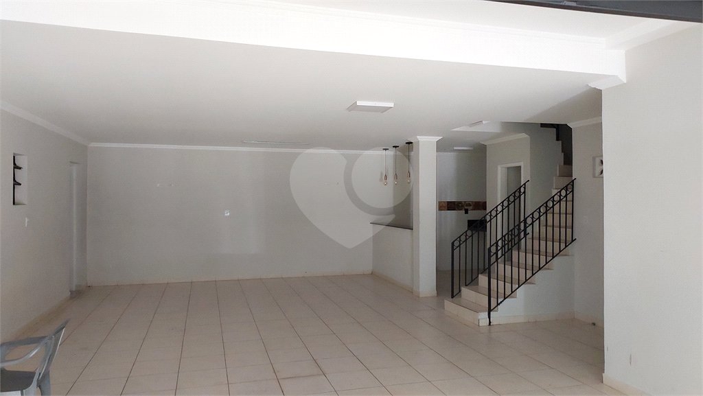 Sobrado à venda com 4 quartos, sendo 3 suítes, em Tremembé, São Paulo, SP