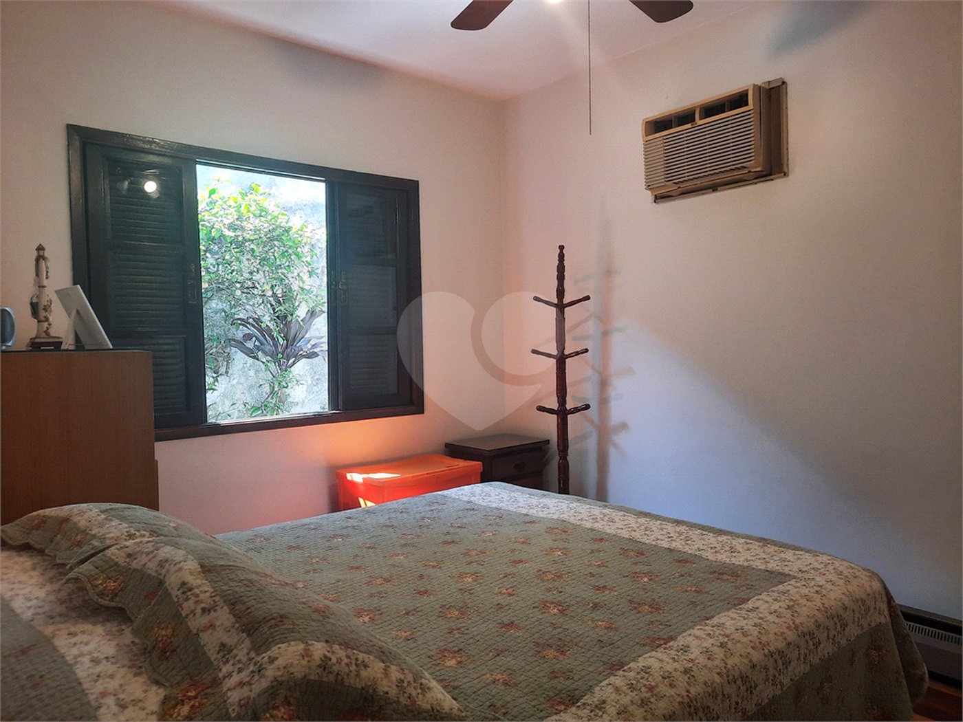 Casa à venda com 4 quartos, sendo 3 suítes,  em Jardim Marajoara, São Paulo, SP