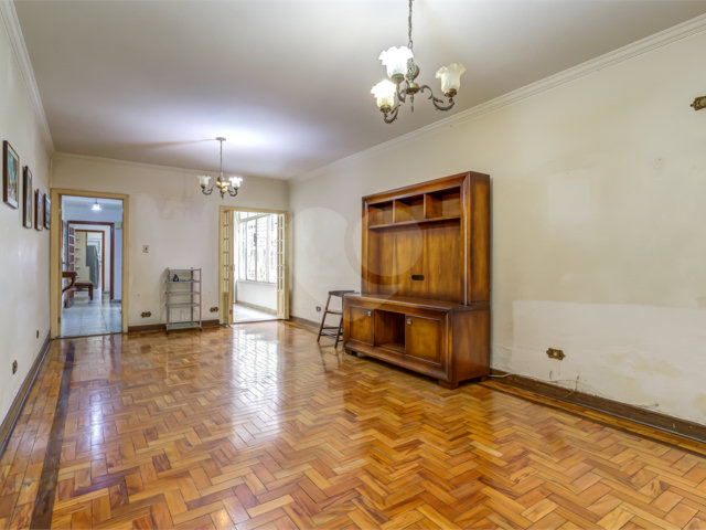 Casa à venda com 3 quartos, sendo 1 suíte,  em Vila Clementino, São Paulo, SP