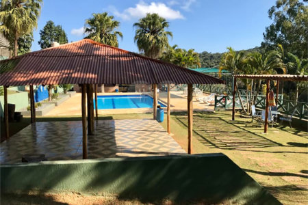 Casa à venda com 6 quartos, sendo 4 suítes, no condomínio Recanto dos Palmares, Atibaia - SP