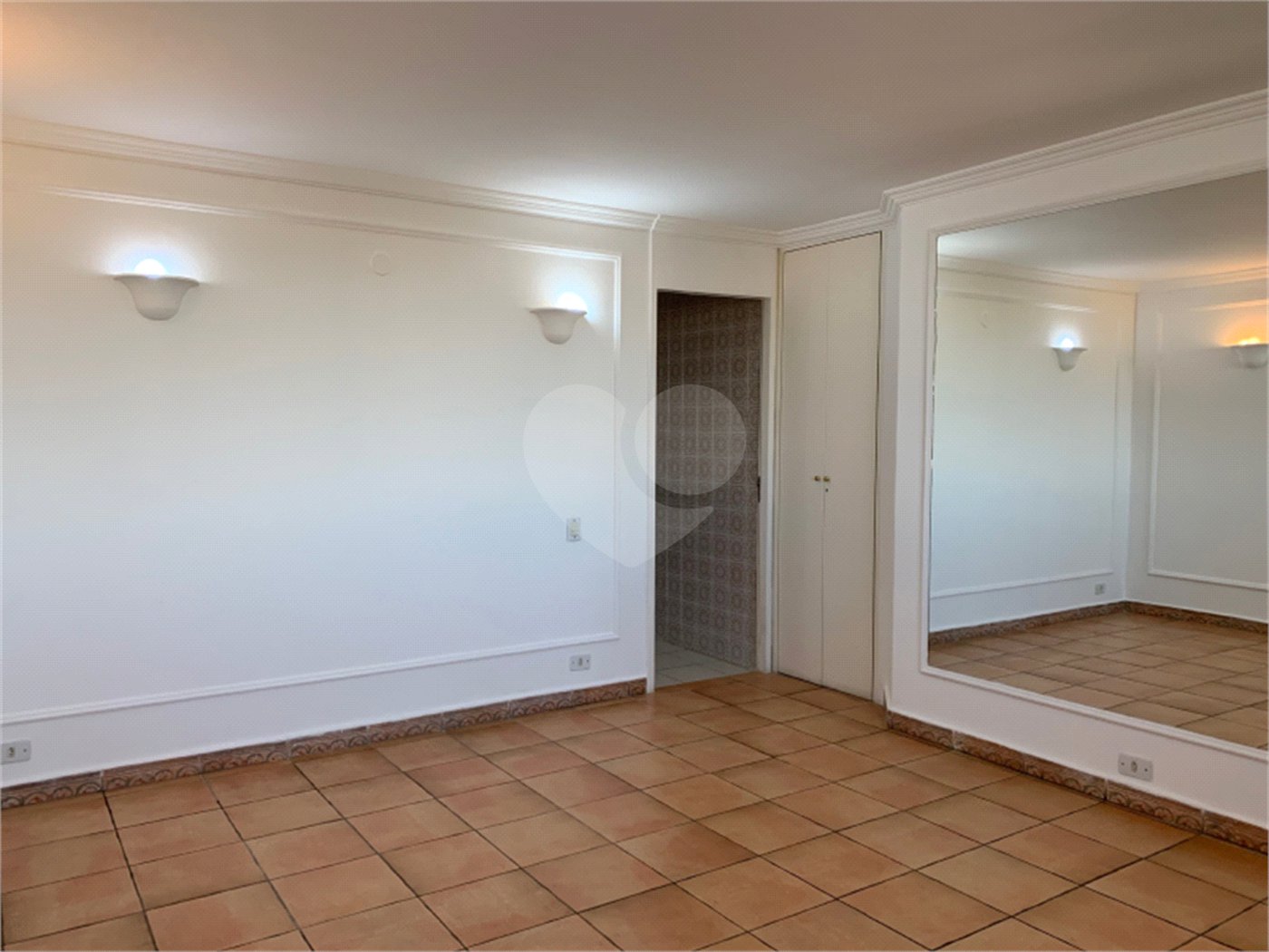 Apartamento à venda com 3 quartos, sendo 1 suíte, em Alto da Boa Vista, São Paulo, SP