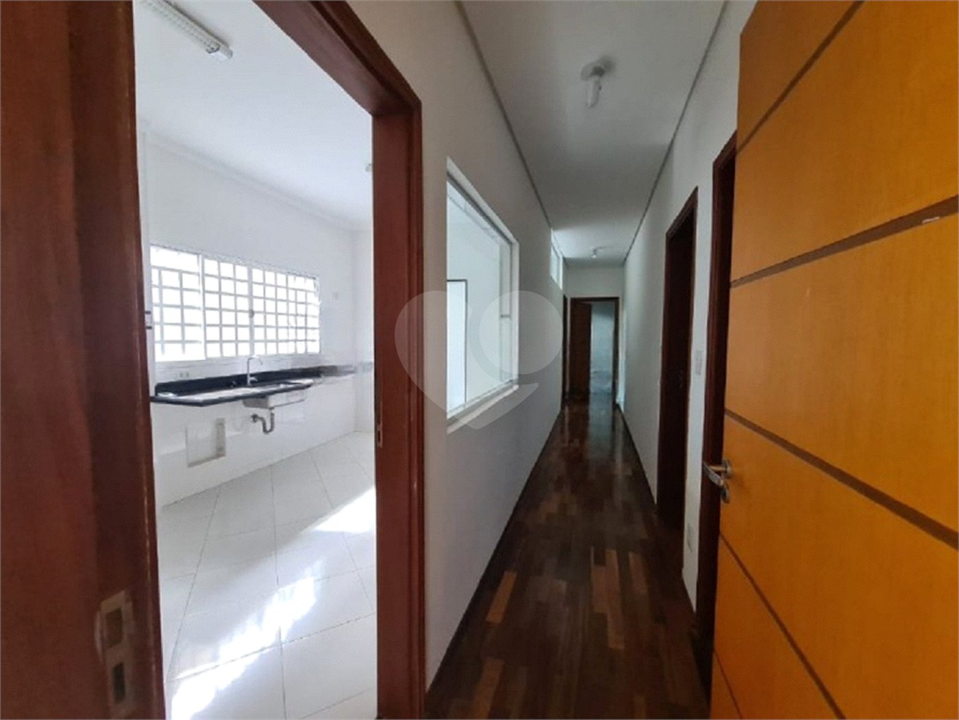 Casa à venda com 3 dormitórios, sendo 1 suite e ampla área de lazer no Jardim Brasil