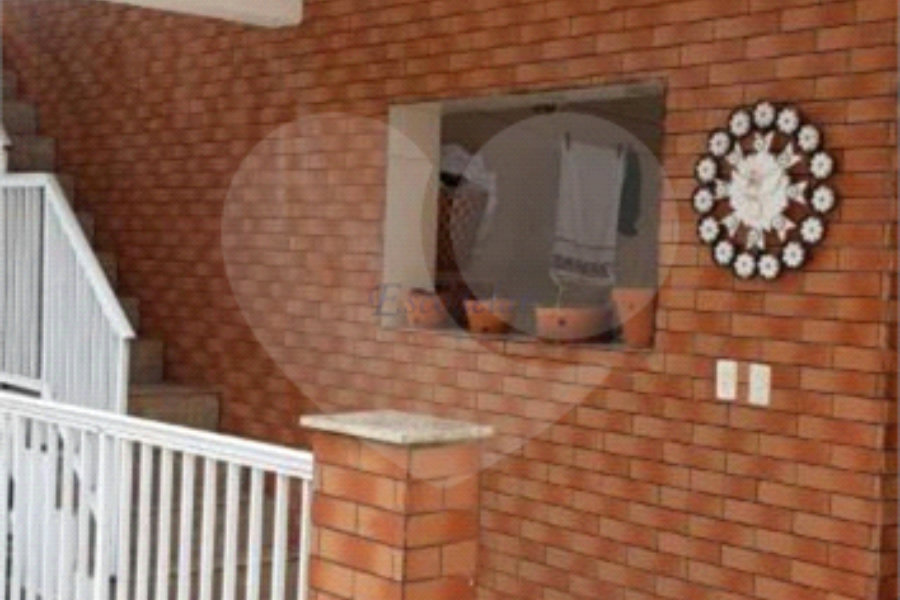 Casa à venda com 3 quartos, sendo 1 suíte, no condomínio Parque Suiça, Caieiras - SP