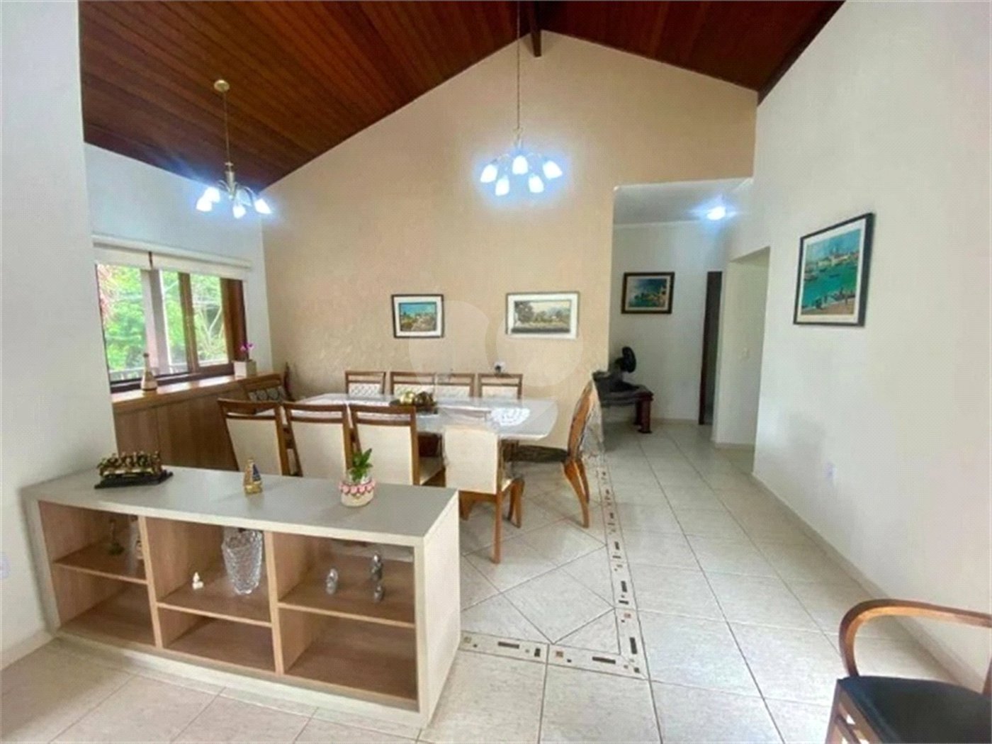 Casa à venda com 3 quartos, sendo 1 suíte, no condomínio Recanto dos Paturis, Vinhedo - SP