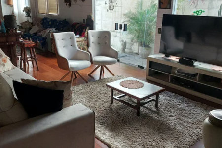 Casa à venda com 3 quartos, sendo 1 suíte,  em Jardim Leonor, São Paulo, SP