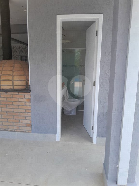 Casa à venda ou para alugar com 4 suítes em Chácaras São Carlos, Cotia, SP