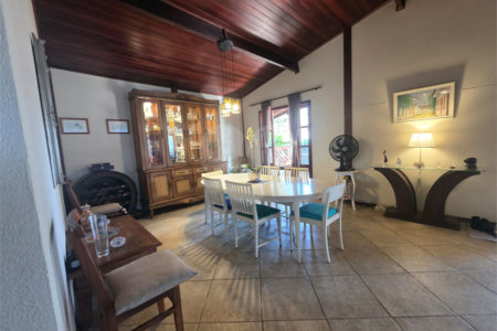 Casa à venda com 3 quartos, sendo 1 suíte, no condomínio Estância Marambaia, Vinhedo - SP