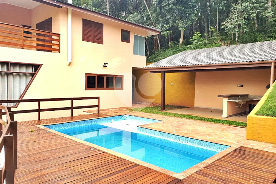 Casa à venda ou para alugar com 7 quartos, sendo 5 suítes, no condomínio Sausalito, Mairiporã - SP