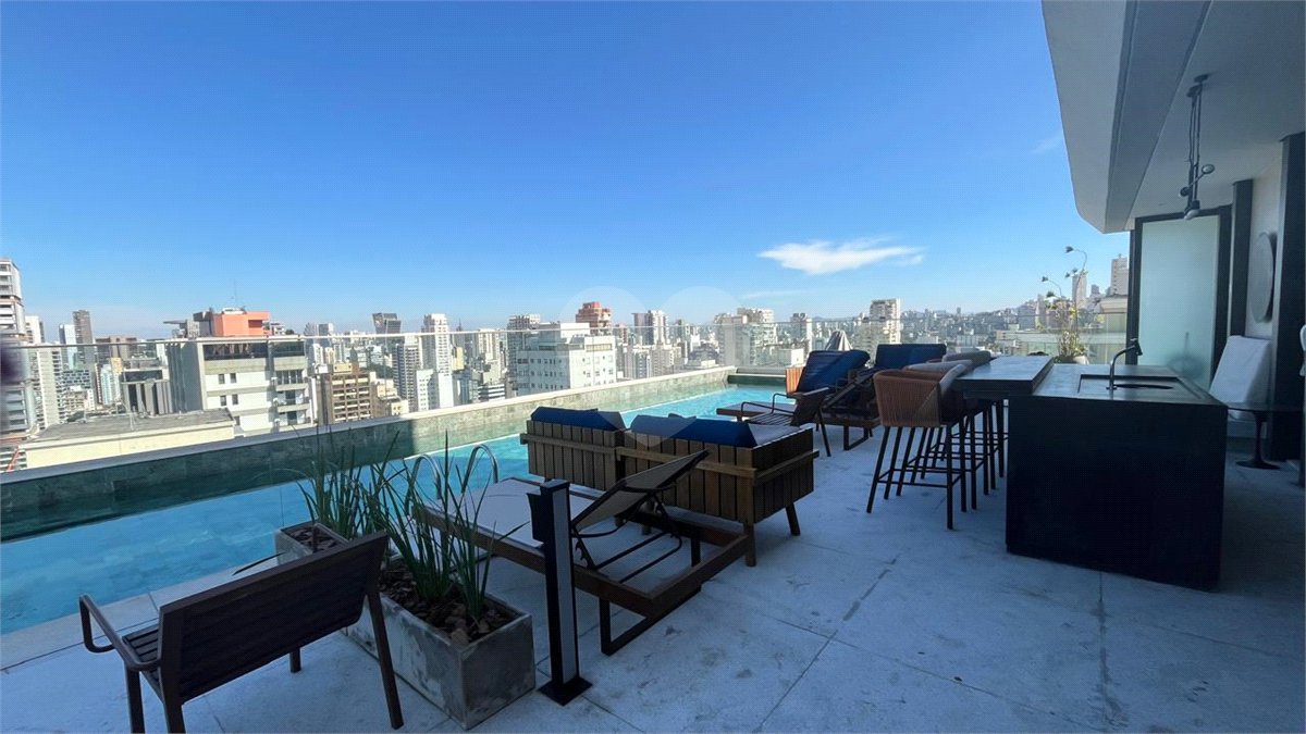 Apartamento à venda com 4 quartos, sendo 2 suítes,  em Pinheiros, São Paulo, SP
