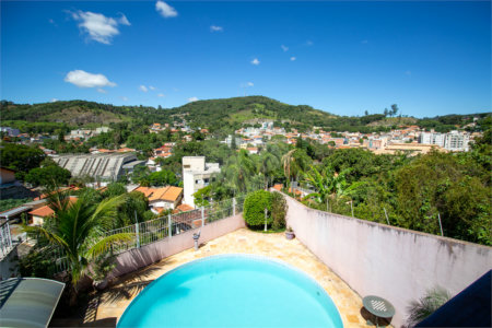 Casa à venda ou para alugar com 4 quartos, sendo 1 suíte, no Centro, São Roque, SP
