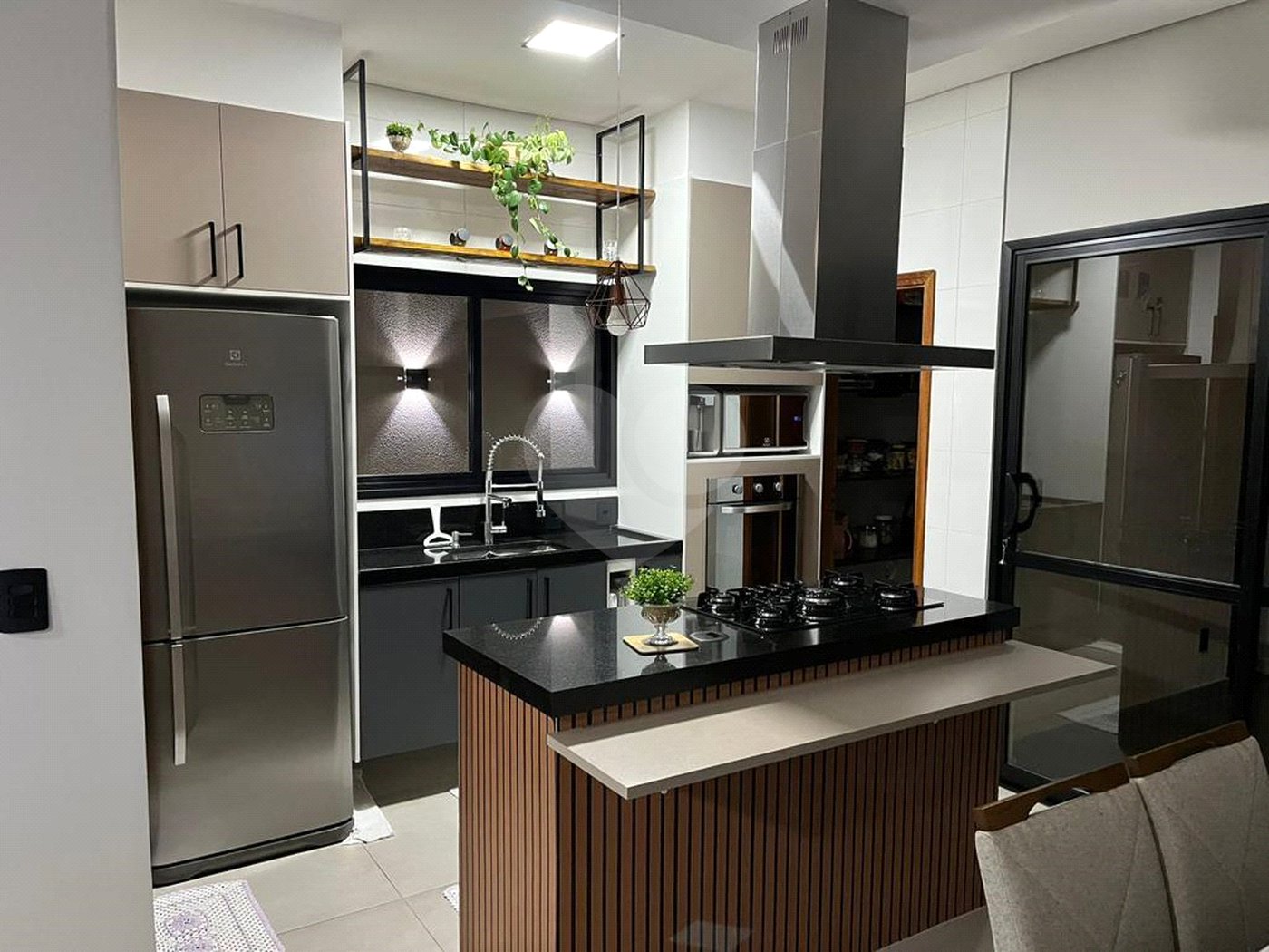 Casa à venda com 3 quartos, sendo 1 suíte, no condomínio Horto Florestal Villagio, Sorocaba - SP