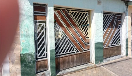 Casa Térrea à venda com 4 quartos, sendo 1 suíte,  em Vila Antonieta, São Paulo, SP