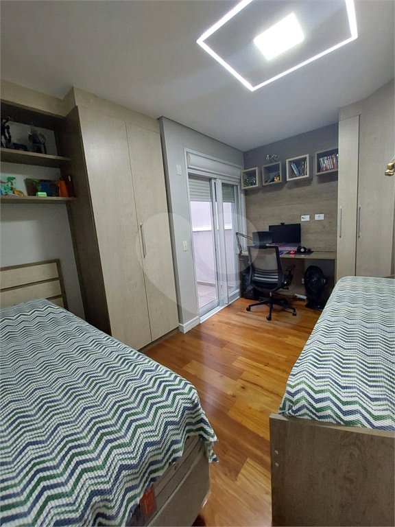 Sobrado à venda com 3 quartos, sendo 1 suíte, em Vila Nova Socorro, Mogi das Cruzes, SP