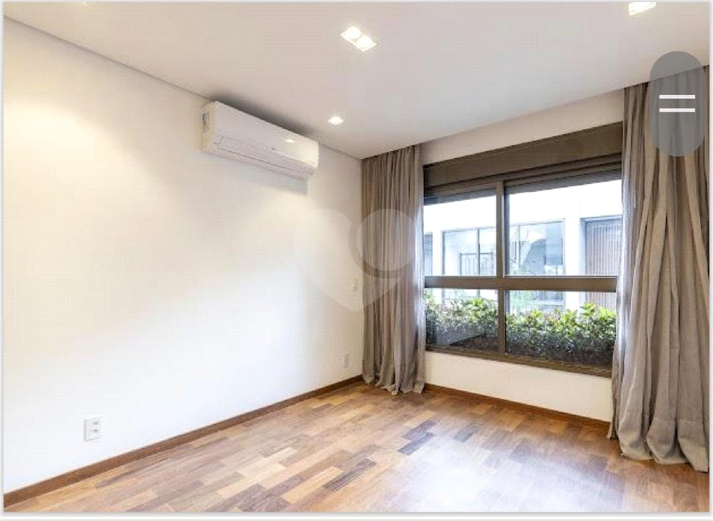 Casa à venda com 3 quartos, sendo 2 suítes, no condomínio Residencial Erika, São Paulo - SP