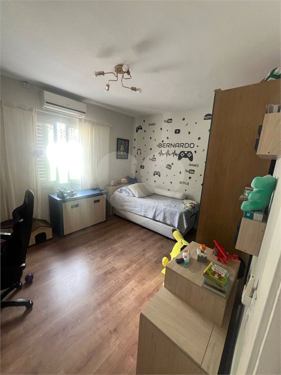 Sobrado à venda com 3 quartos, sendo 1 suíte, em Vila Irmãos Arnoni, São Paulo, SP