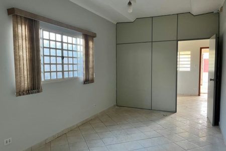 Casa para alugar com 4 quartos, sendo 2 suítes, no Centro, Três Lagoas, MS